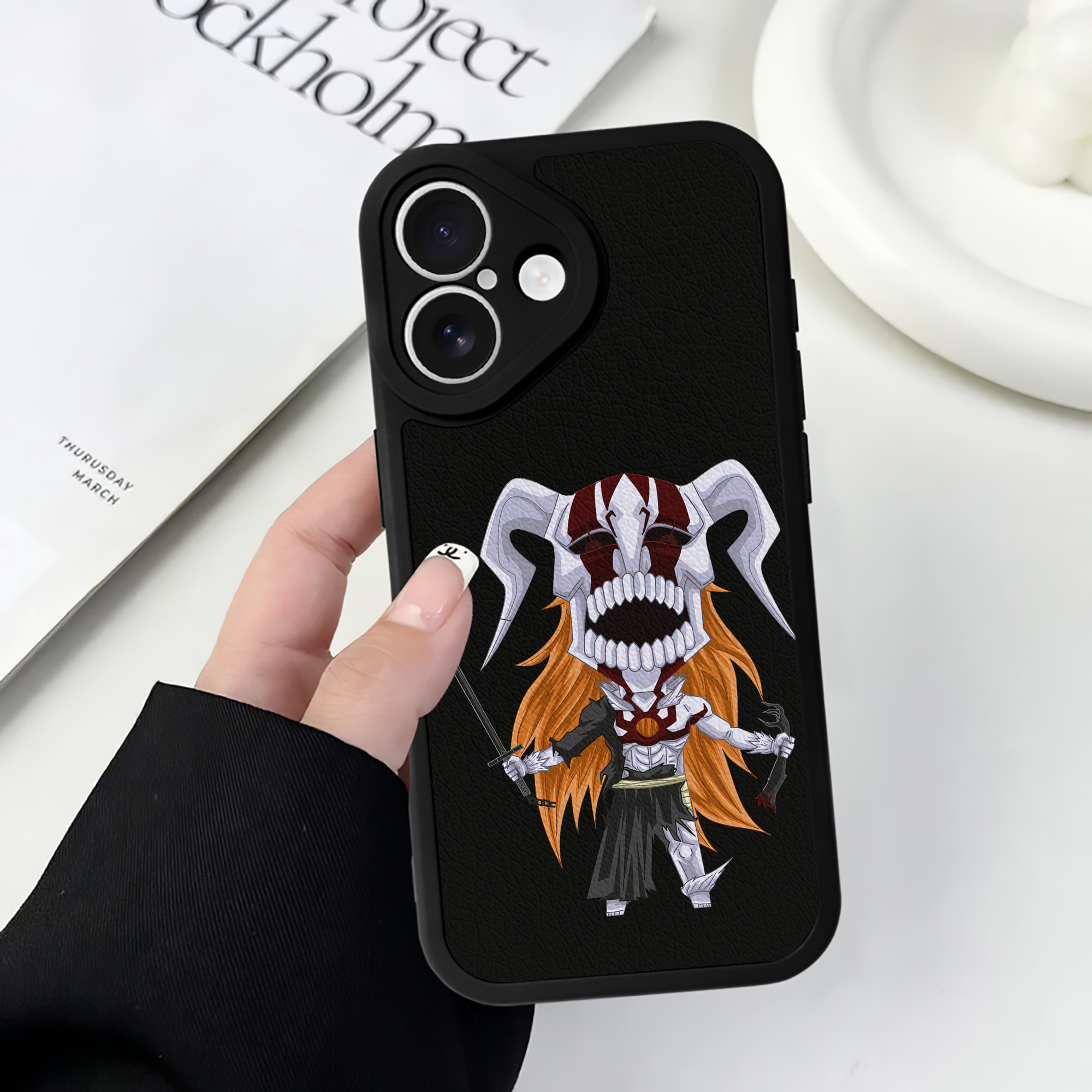 （画像用） ブリーチ 黒崎一護（くろさき いちご）BLEACH Kurosaki Ichigo 【iPhone 16シリーズ対応】シリコンスマホケース（レザー調） 材質：シリコン